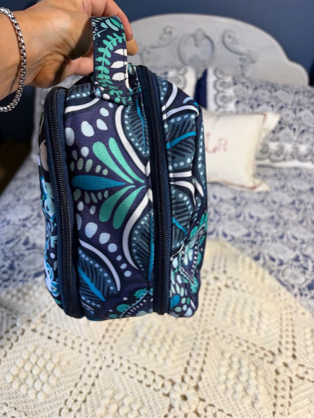Vera Bradley Navy, Teal & Aqua Paisley cosmetic organizer - GUC- bundle - Picture 3 of 7